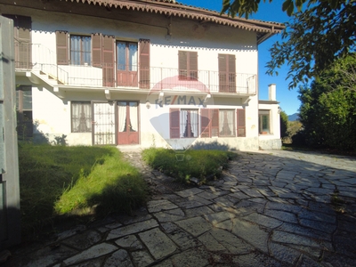 Casa indipendente con terrazzo a Trana