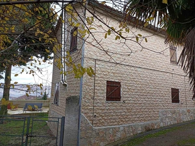 Casa indipendente in vendita 3 Stanze da letto a San Severino Marche