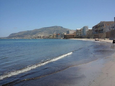 Casa Poeta Cir 19081021C229246. A 3 minuti dalla spiaggia e vicino al porto.