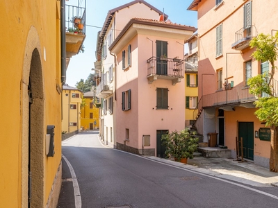 Casa semi indipendente in vendita 2 Stanze da letto a Carate Urio