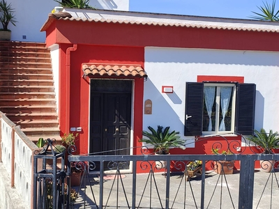 Casa vacanze 'Casetta Esmeralda' con vista sul mare, terrazza privata e Wi-Fi