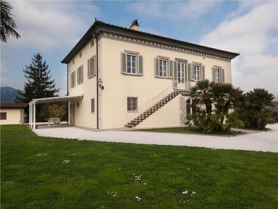 Villa di 450 mq in affitto Via della Chiesa di Monte San Quirico, Lucca, Toscana
