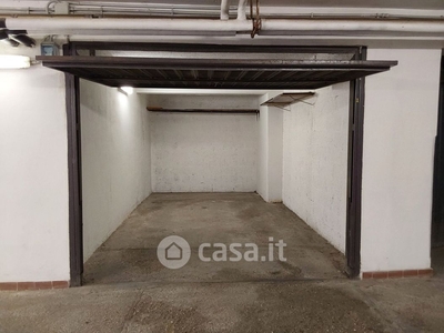 Garage/Posto auto in Vendita in Via dei Crispolti 6 a Roma