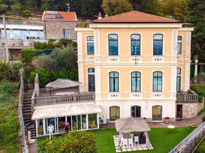 Palazzo di 600 m² in vendita La Spezia, Liguria