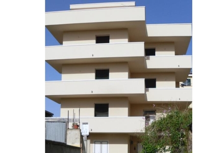 Palazzo/Stabile in vendita a Reggio Calabria, Via Vecchia Condera 7