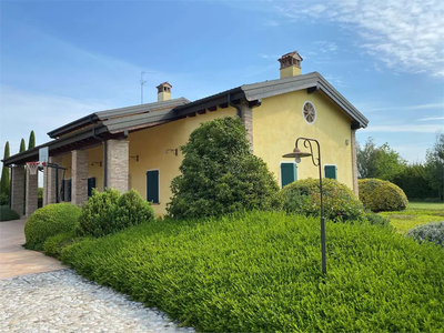 PORZIONE DI VILLA IN ELEGANTE BORGO A COGNENTO