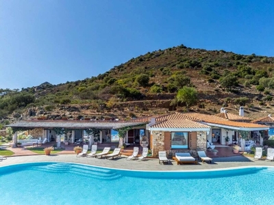 Prestigiosa villa di 400 mq in vendita, Via Altora, San Teodoro, Sassari, Sardegna
