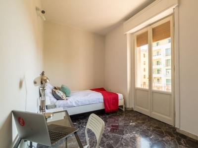 Stanza in affitto in appartamento con 7 camere da letto a Firenze