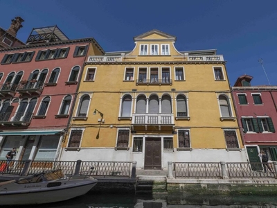 Ufficio di 315 mq in vendita - Sestiere Santa Croce, Venezia, Veneto