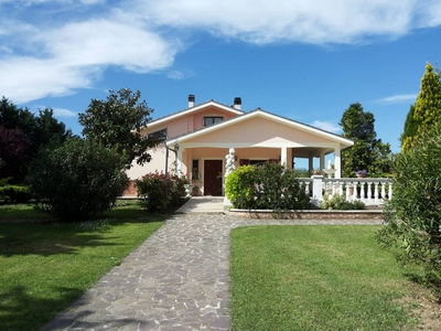 Villa con terrazzo, Fano carrara