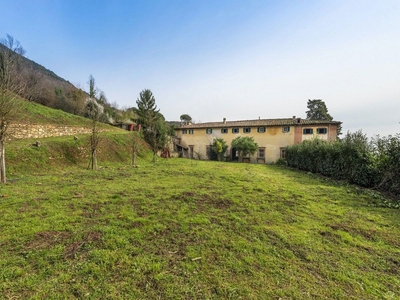 Villa di 2243 mq in vendita - Lucca