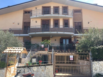 Villa in Contrada Chiaira 15 in zona Semicentro a Avellino