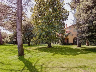 Villa in vendita 11 Stanze da letto a Sacrofano