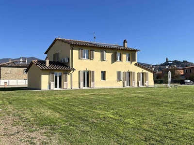 Villa in vendita 5 Stanze da letto a Castiglion Fiorentino