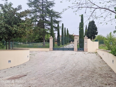 Villa in vendita 5 Stanze da letto a Cesena