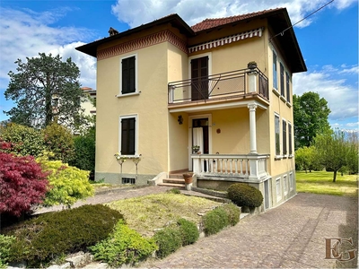 Villa unifamiliare in affitto in via Marconi , Lavena Ponte Tresa