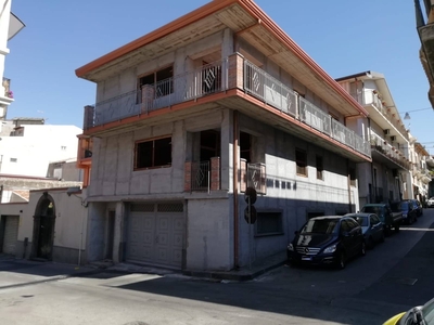 Appartamento in vendita a Santa Maria Di Licodia Catania
