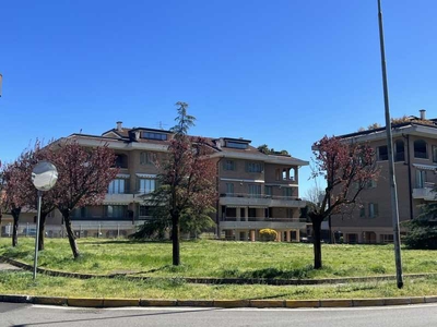 Attico-Mansarda in Vendita ad Cesano Maderno - 380000 Euro
