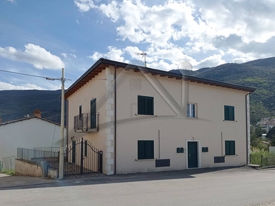 Trilocale con terrazzo a Villa Sant'Angelo