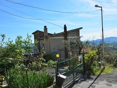 Villa in vendita a Poggio Catino Rieti