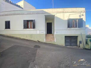 A Specchia esclusiva casa indipendente con garage e terrazzo