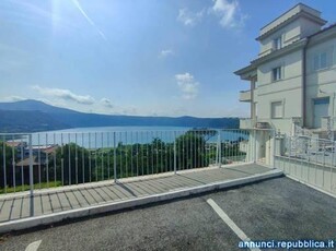 Appartamenti Castel Gandolfo Viale Bruno Buozzi cucina: A vista,