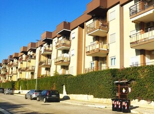 Appartamento di 3 vani /100 mq a Bari - San Paolo (zona San Paolo)