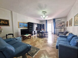 Appartamento di 3 vani /156 mq a Trani (zona Centro)