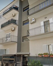 Appartamento di 4 vani /140 mq a Bari - San Paolo (zona Viale Europa)