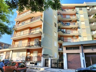 Appartamento di 5 vani /130 mq a Bari - San Pasquale alta (zona Viale Luigi Einaudi)