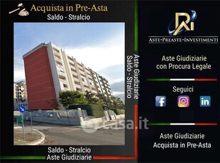 Appartamento in Vendita in Via Raffaele Perrone 6 a Bari