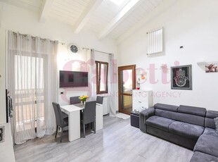 Appartamento in Via Emanuele D'adda, 33, Mariano Comense (CO)