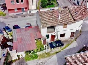 CASA DA RISTRUTTURARE CON PICCOLO SCOPERTO -