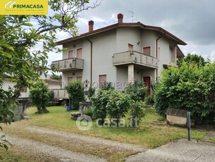 Casa indipendente in Vendita in Via dei Peschi 22 a Villafranca di Verona