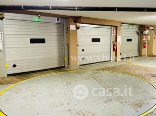 Garage/Posto auto in Vendita in Via Chiaravalle 1 a Milano