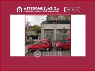 Garage/Posto auto in Vendita in Via Guido Guinizelli 114 a Roma