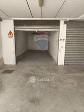 Garage/Posto auto in Vendita in Viale Antonio Gramsci a Triggiano