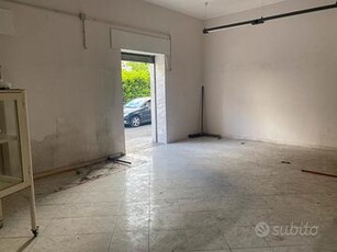 Locale commerciale fronte strada 60 mq