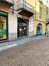 Negozio con arredi per panificio / pasticceria