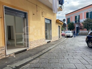 negozio in affitto a Napoli