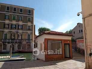 Negozio/Locale commerciale in Vendita in Calle Ghetto Vecchio 2873 a Venezia