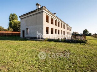 Negozio/Locale commerciale in Vendita in Strada Regionale 10 Padana Inferiore a Montagnana