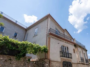 Palazzo / Stabile in vendita a Solofra