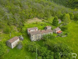 Proprietà da ristrutturare in posizione appartata