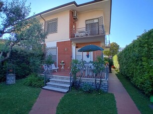 Vacanza (Affitto) Villa bifamiliare, in zona TONFANO, PIETRASANTA
