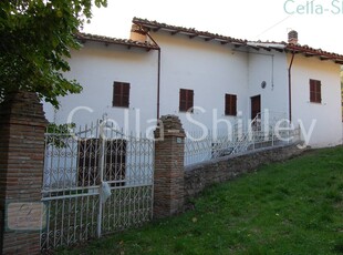 Vendita Casa singola, in zona CASE RIO, FIASTRA