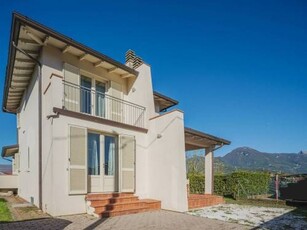 Villa con terrazzo, Camaiore capezzano pianore