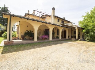 Villa in vendita a Carmignano