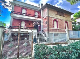Villa in vendita a Falconara Marittima - Zona: Centro