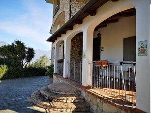 Villa in vendita a Giffoni Valle Piana - Zona: Santa Maria a Vico